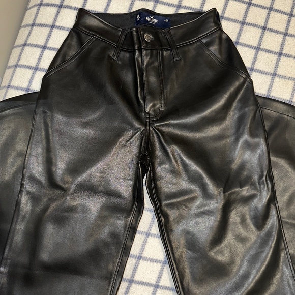 Brand New Hollister Leather Bottom - Picture 1 of 2